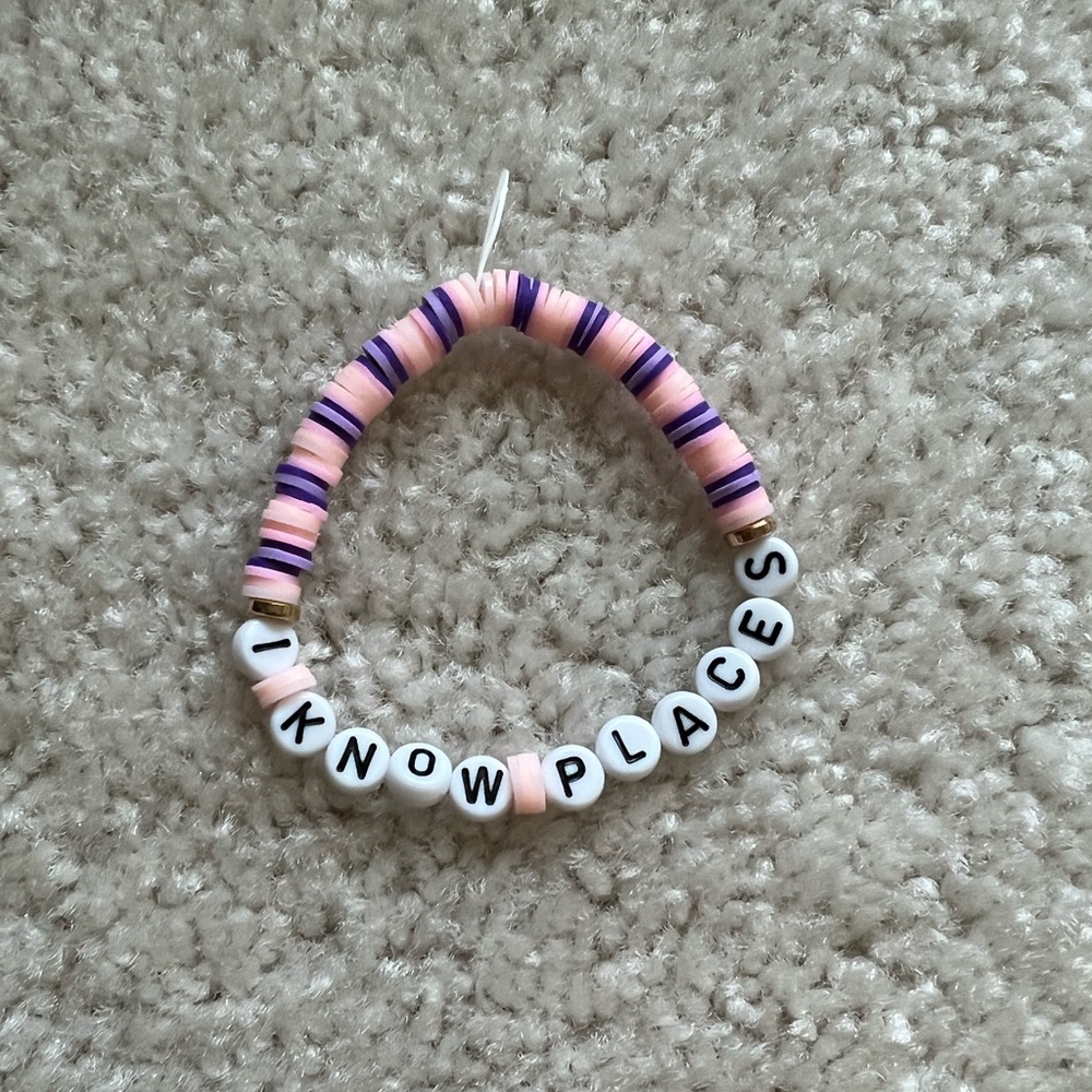 TAYLOR SWIFT | “I Know Places” Inspired Friendship Bracelet